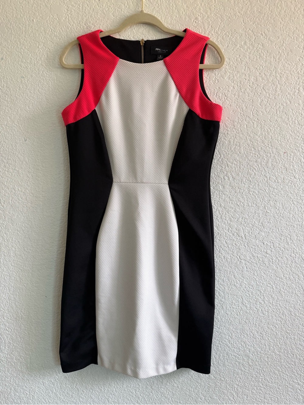 Ronni Nicole Black White & Hot Pink Colorblock sheath dress